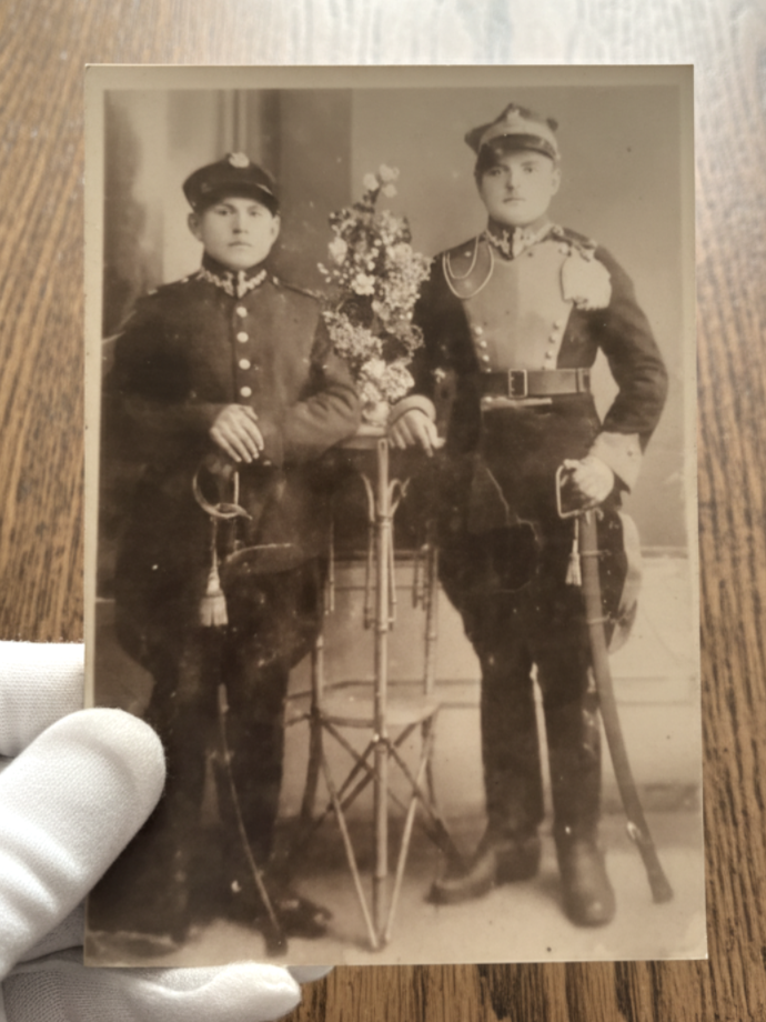 Profesjonalne przechowywanie starych zdjęć – domowe archiwum Tradicon